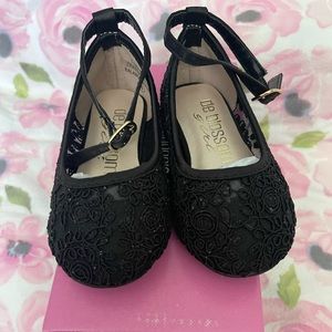 Little girls (infant/toddler) dress shoes. Black lace. New in box. Size 4.